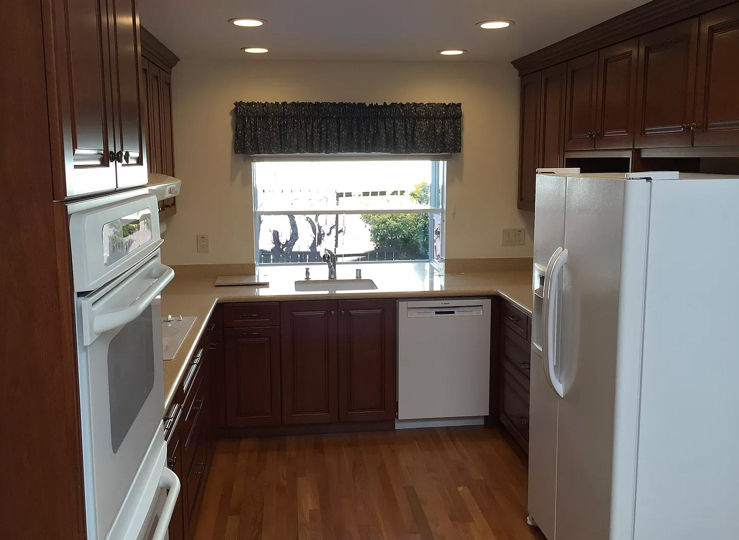 823 Helena Dr photo 3