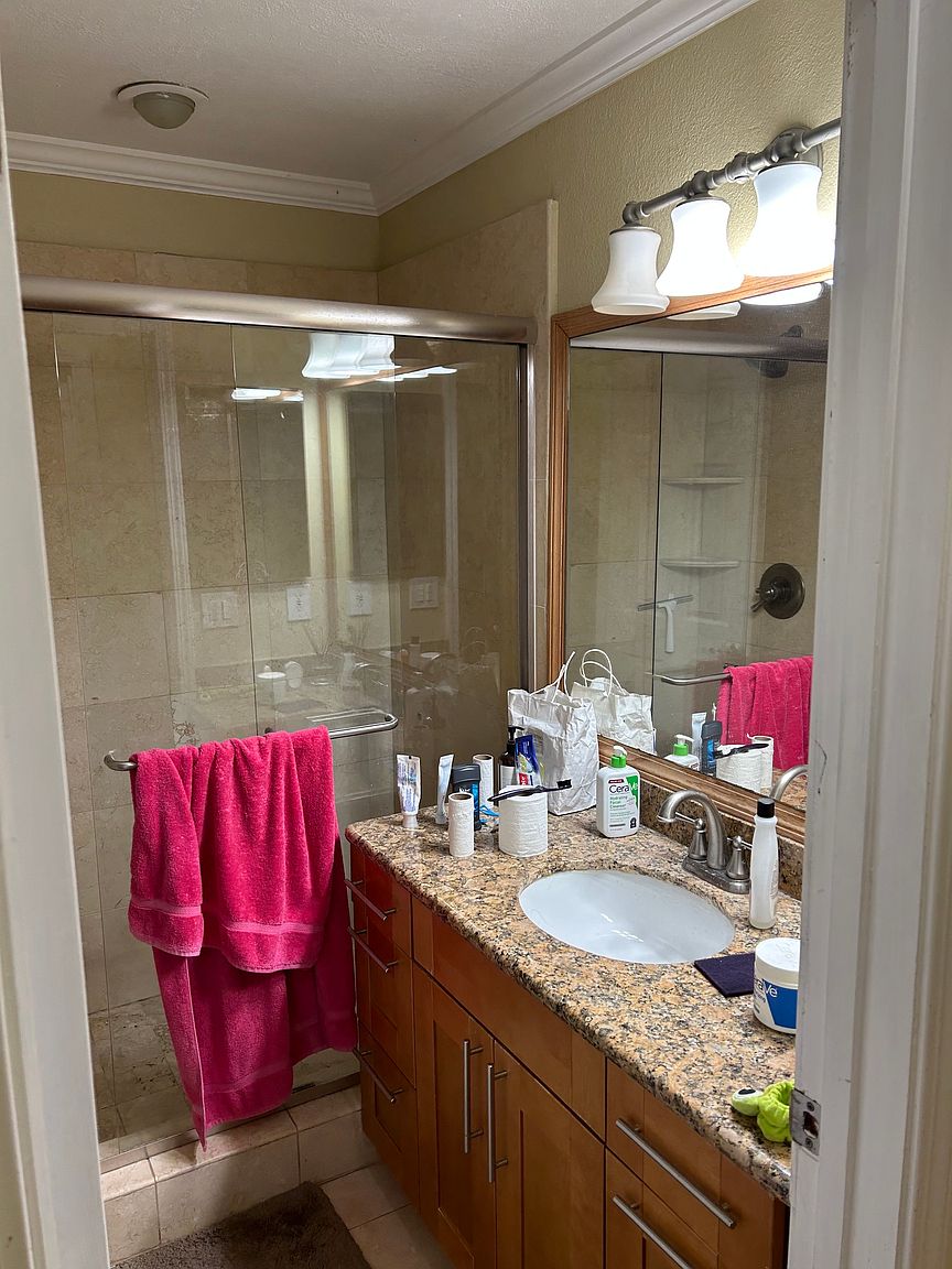 552 Endicott Dr photo 5