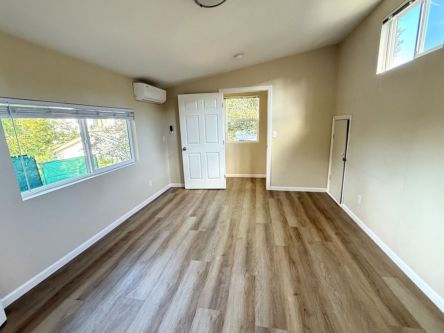 21075 Greenleaf Dr photo 4