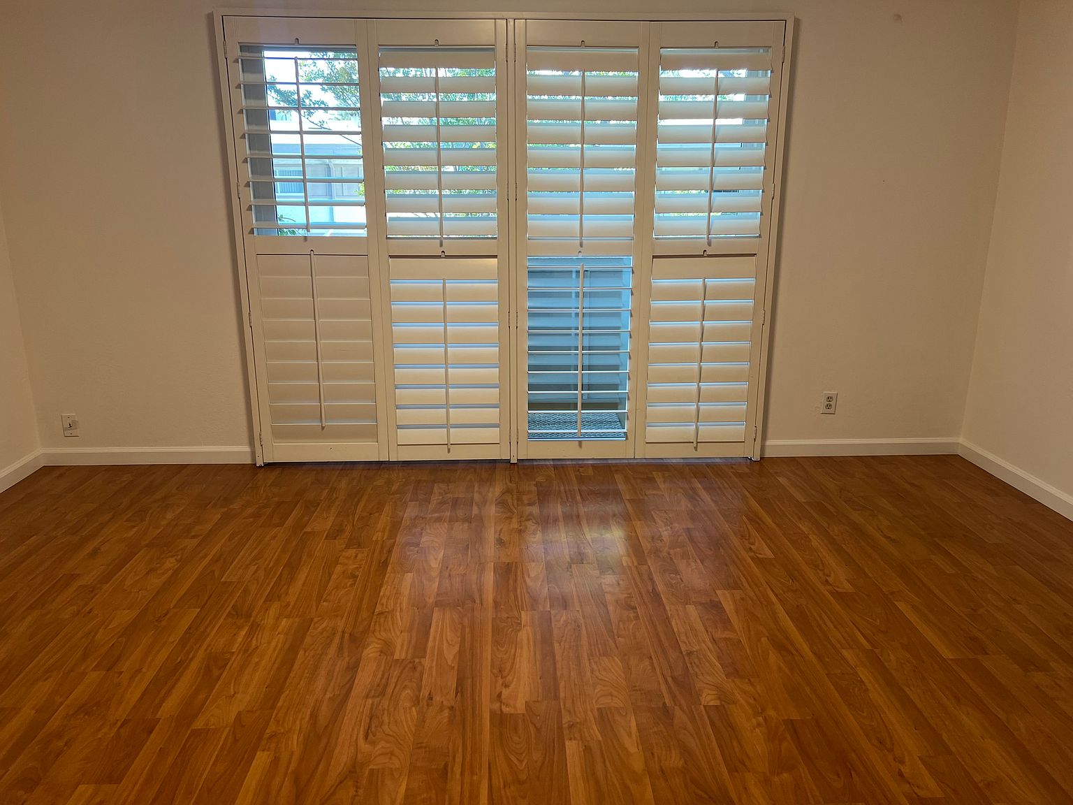 10323 Mary Ave photo 2