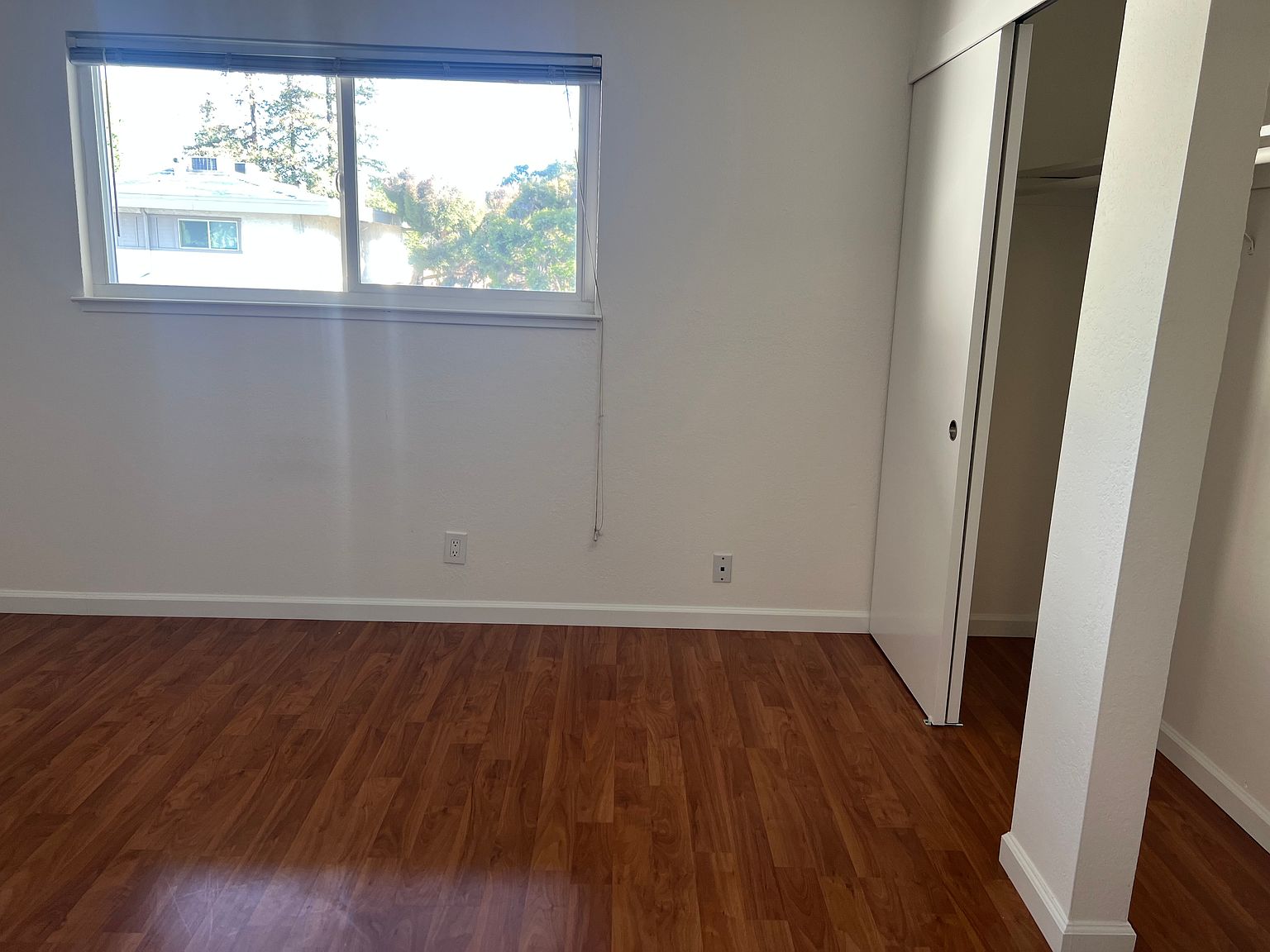 10323 Mary Ave photo 4