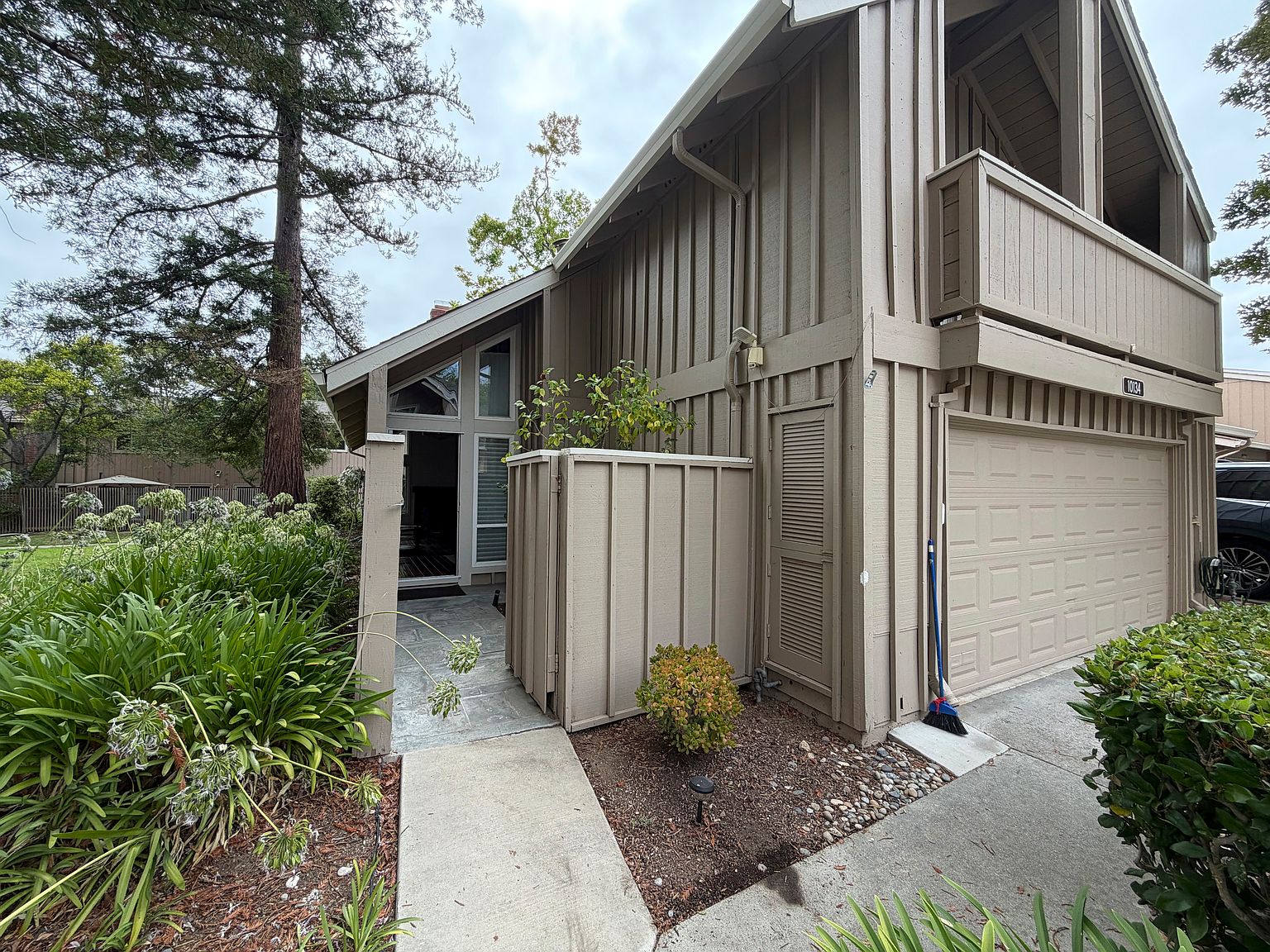 Townhouses on Potters Hatch Cmn · Cupertino photo 4