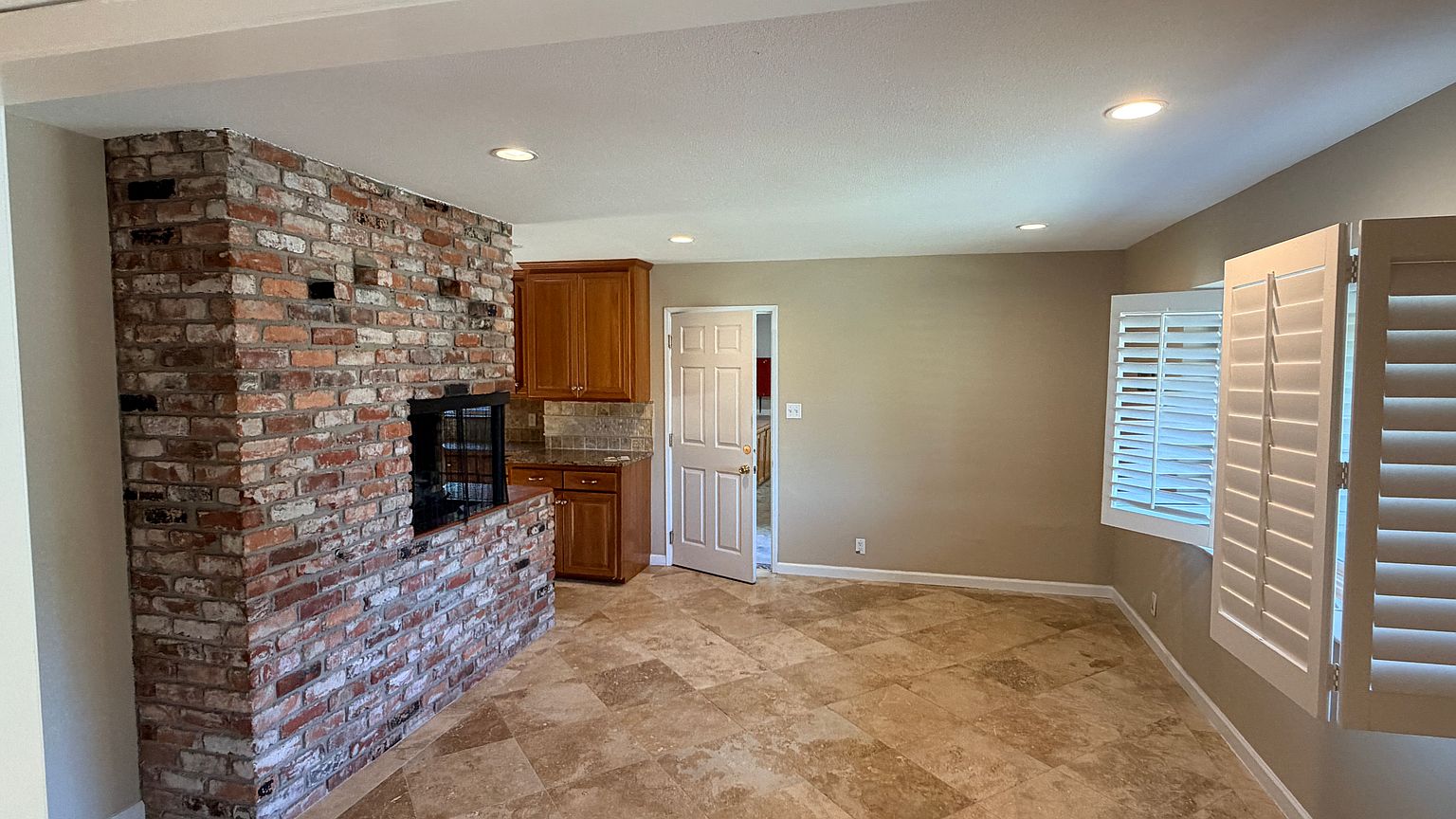 7422 Fallenleaf Ln photo 3