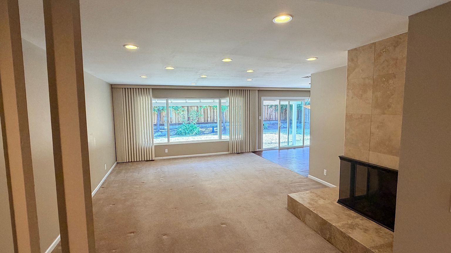 7422 Fallenleaf Ln photo 2