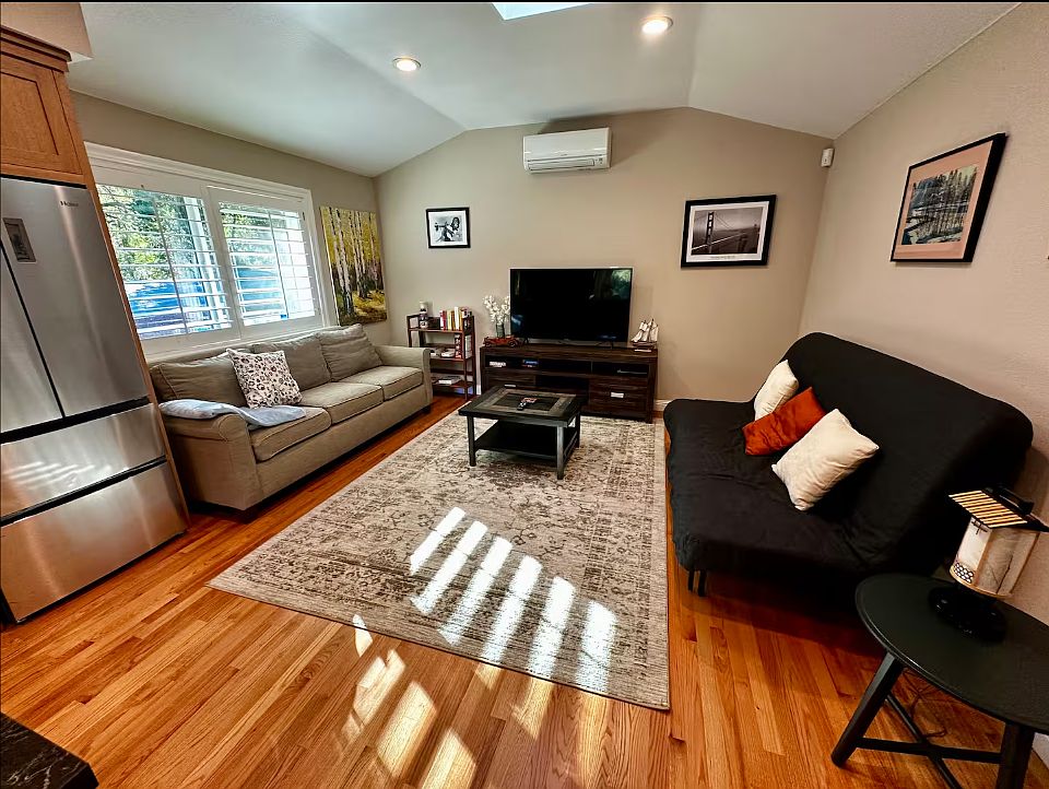21781 Prospect Rd photo 2