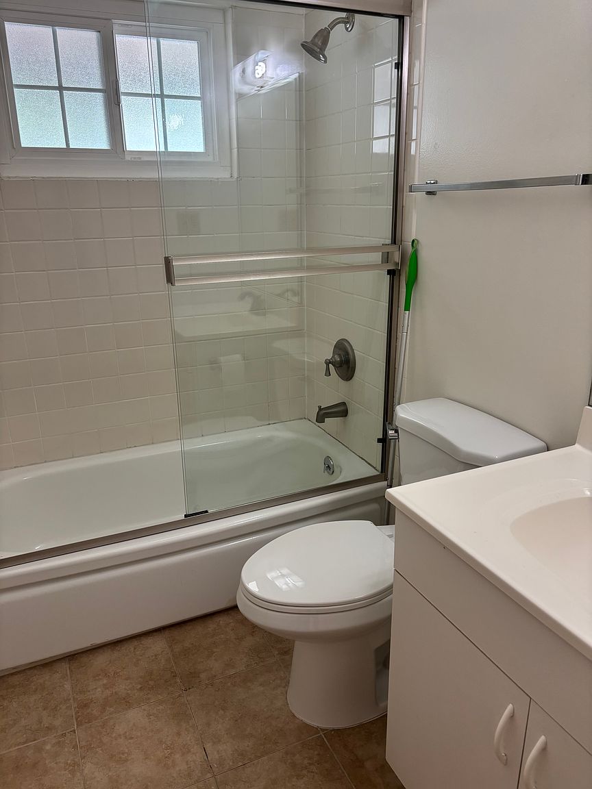 6343 Atherwood Ave photo 4