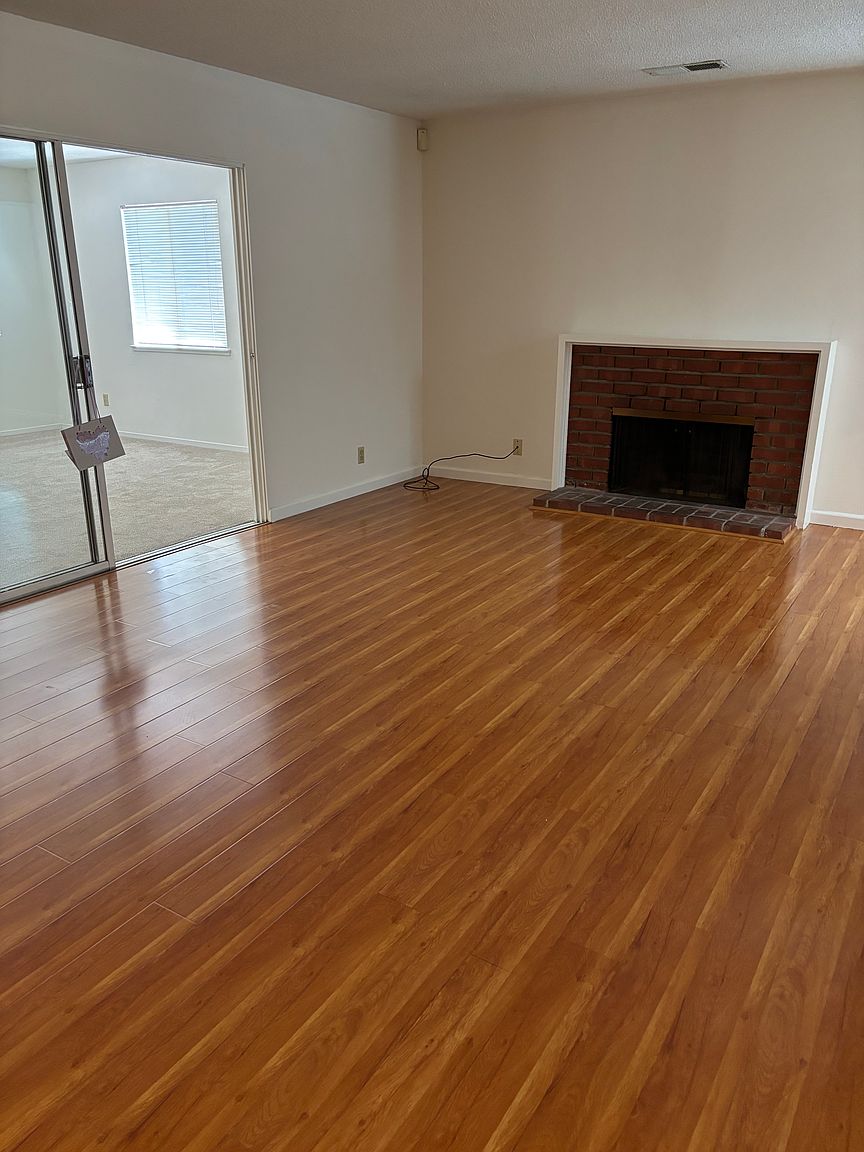 6343 Atherwood Ave photo 2