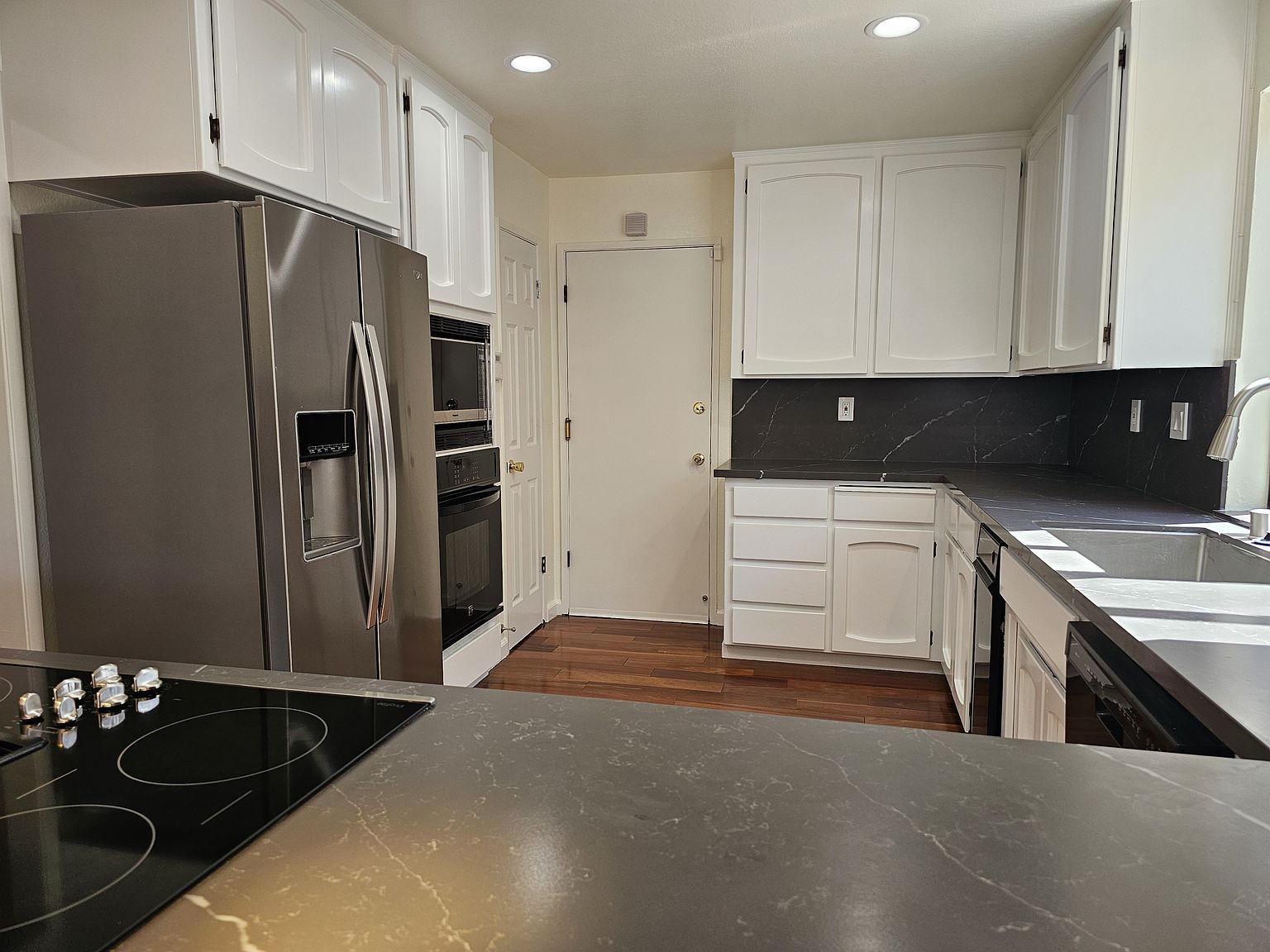 20302 Pacifica Dr photo 2