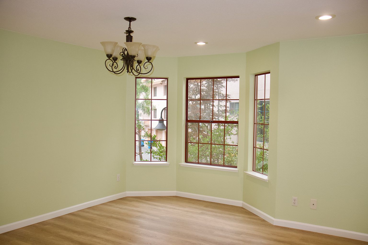 10198 Danube Dr photo 2