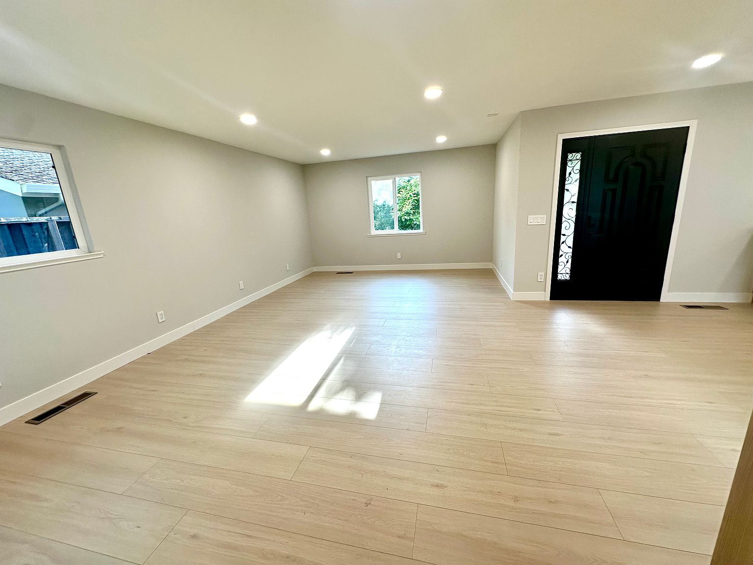 1036 Jacqueline Way photo 3
