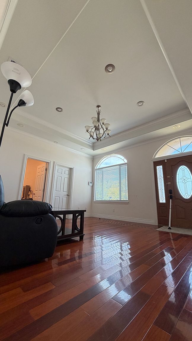 6816 Rainbow Dr photo 2