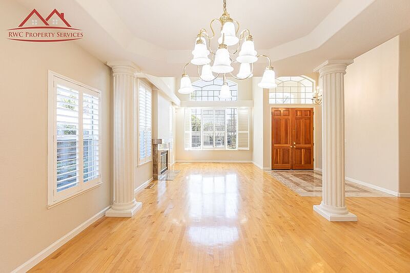 10415 Stern Ave photo 3