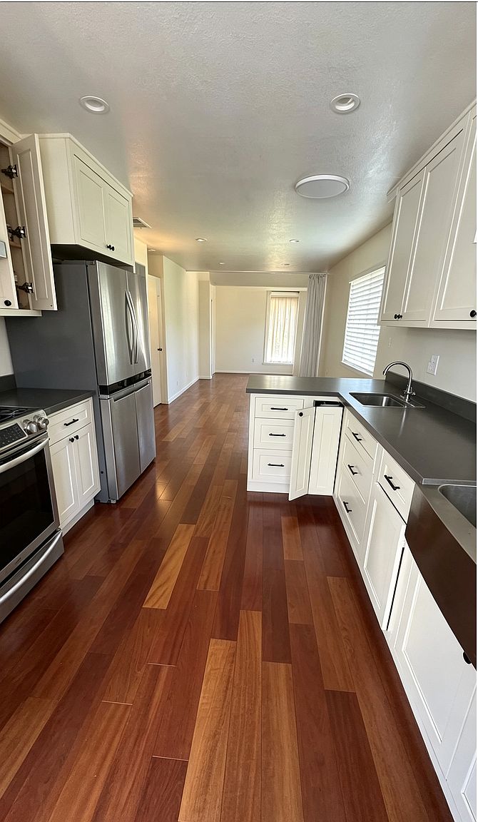1093 Norfolk Dr photo 3