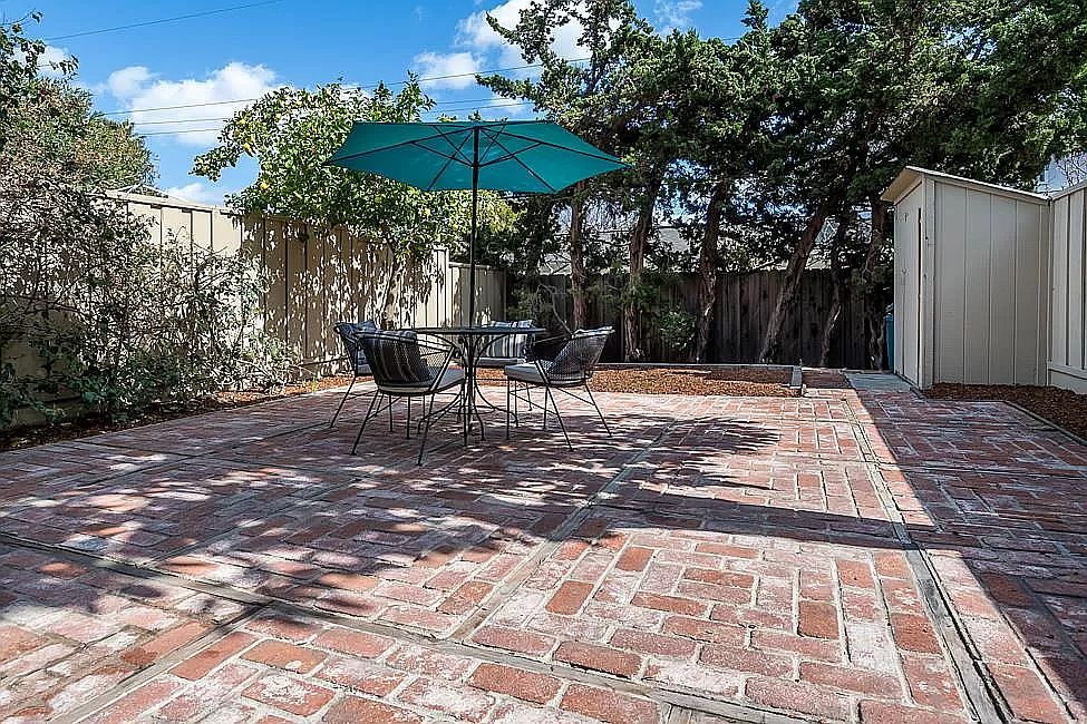 554 Greenmeadow Way photo 5