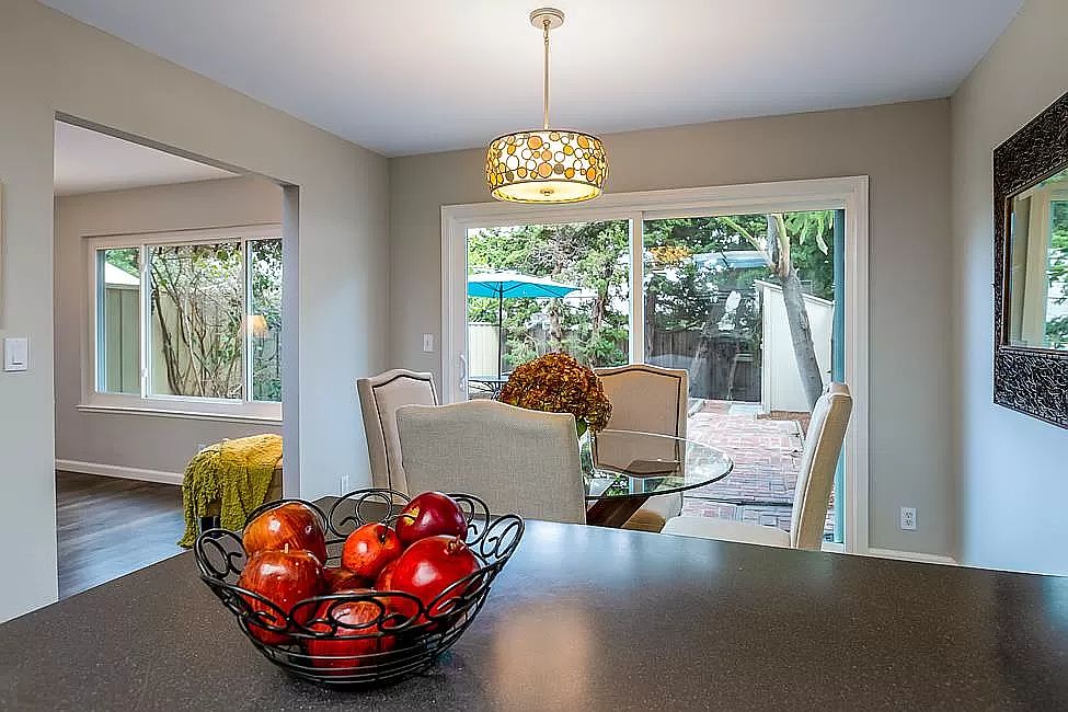 554 Greenmeadow Way photo 3