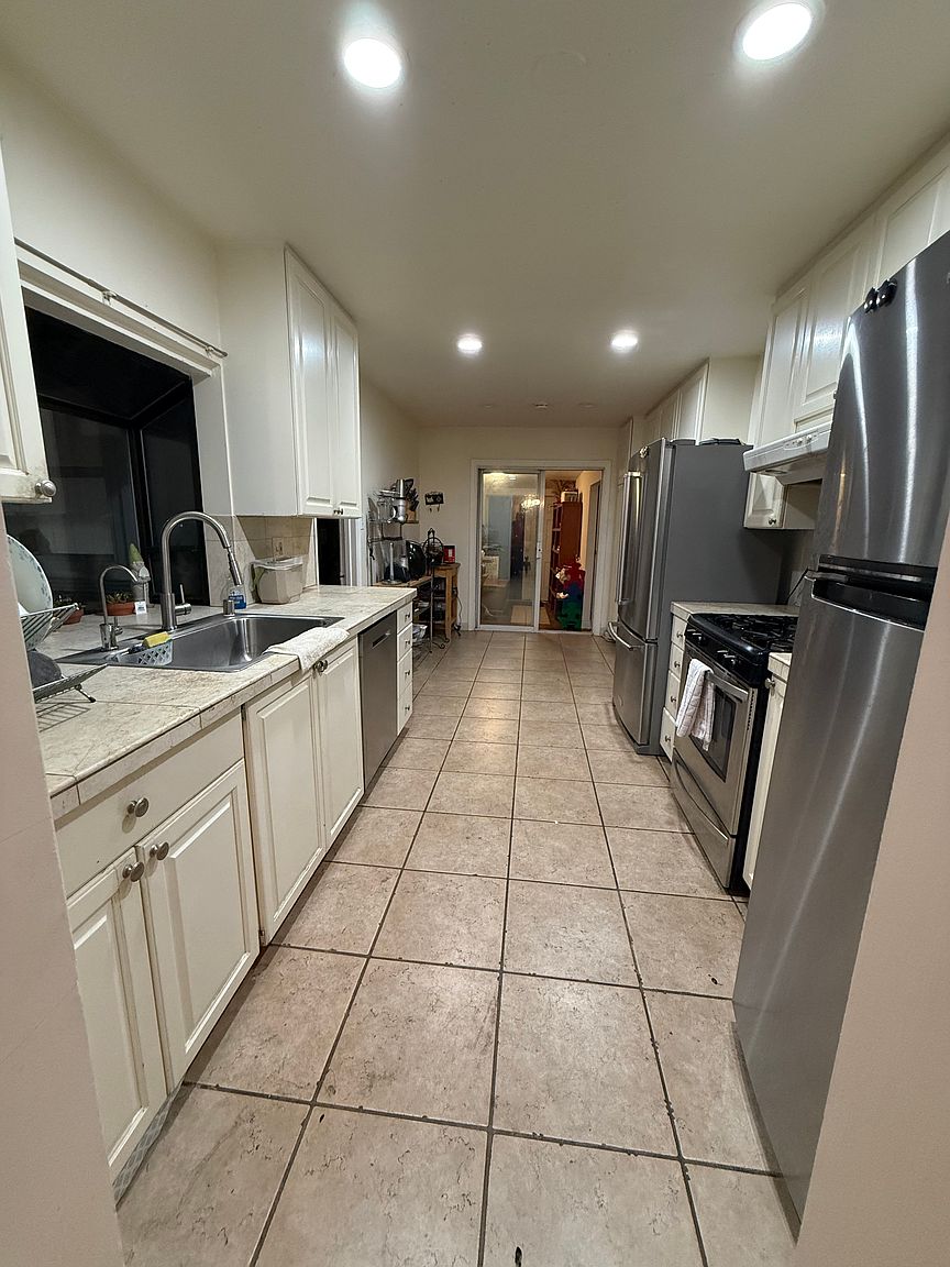 18581 Cox Ave photo 2