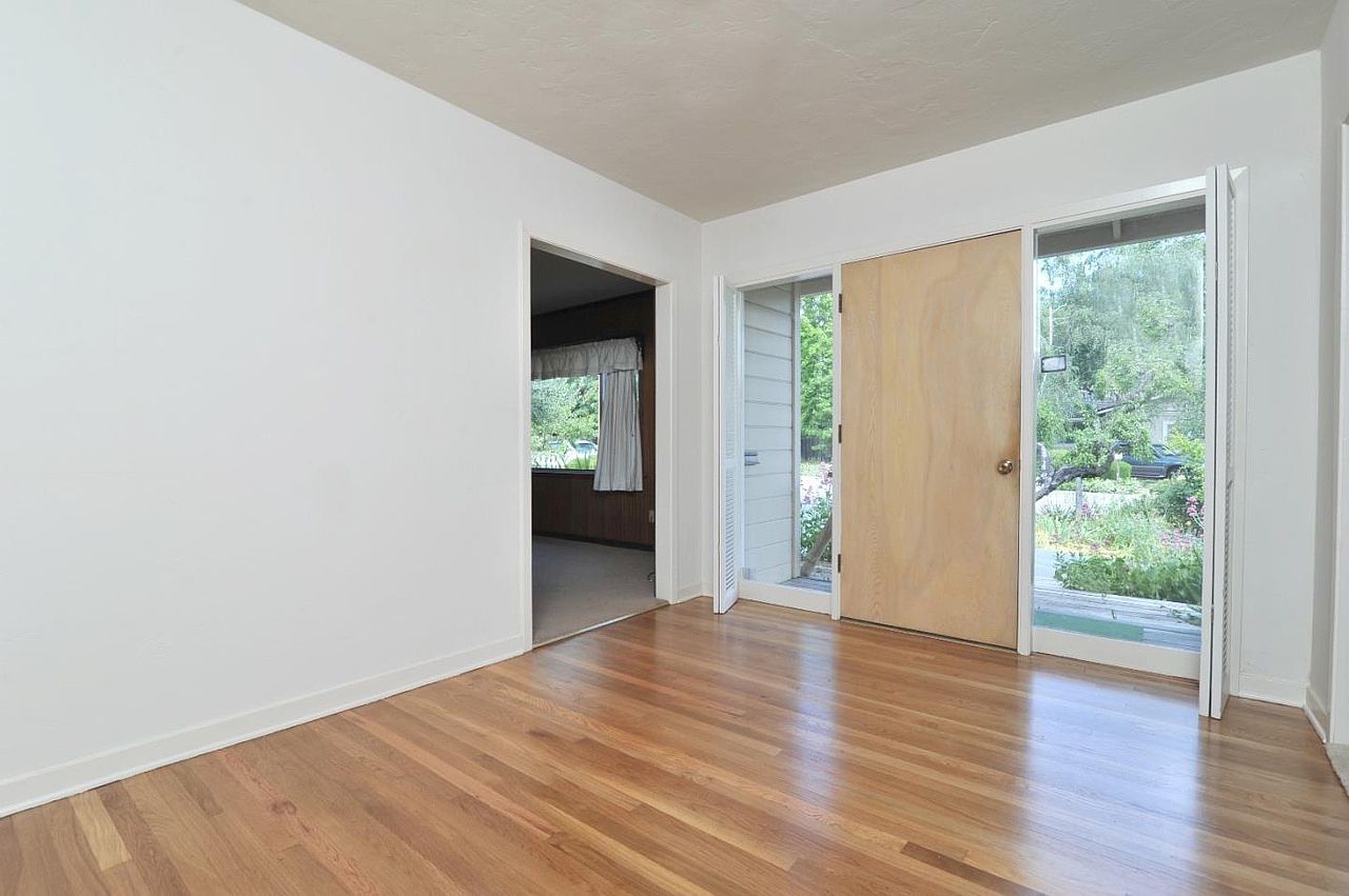 14584 Westcott Dr photo 2