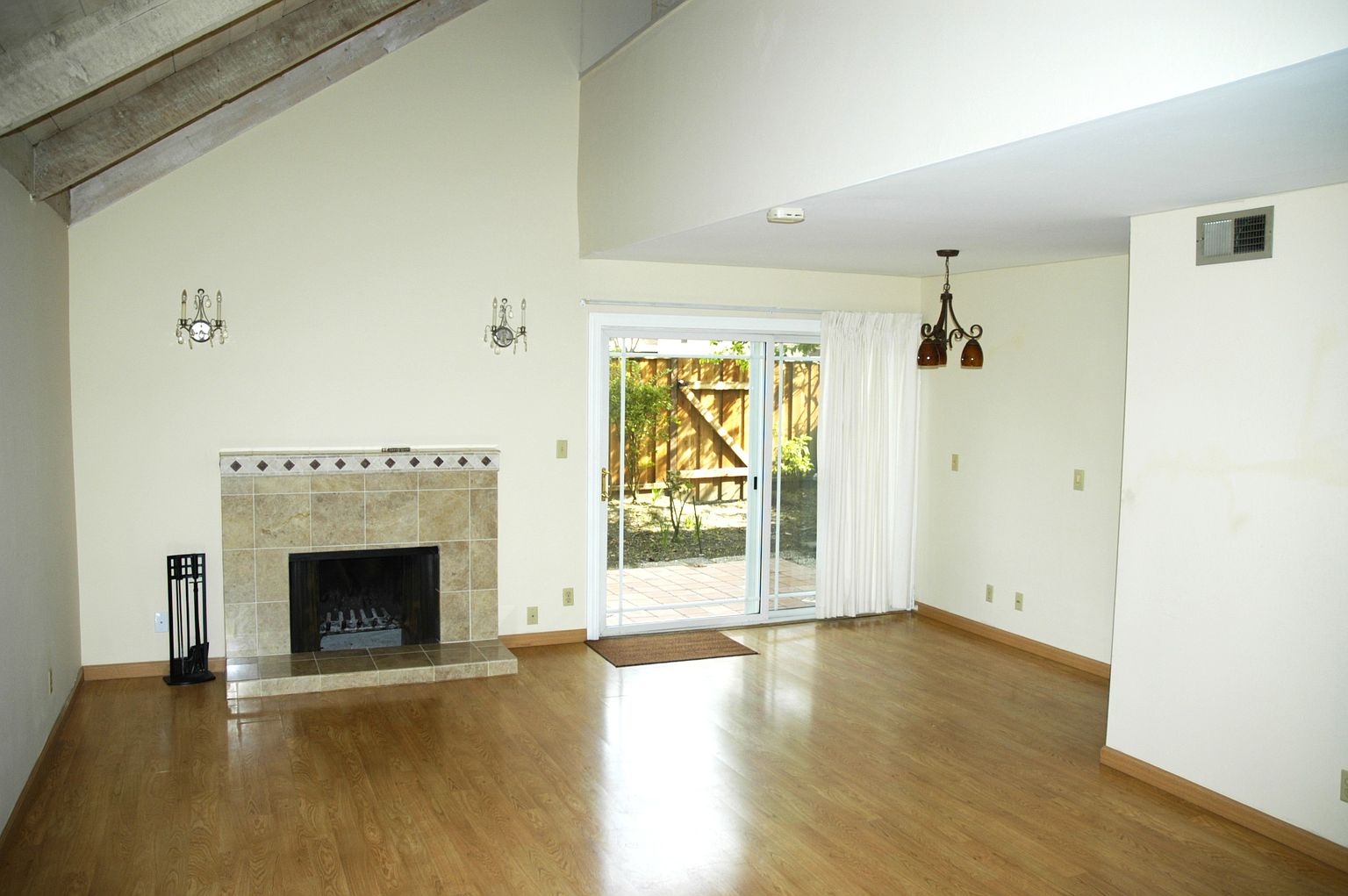 314 Pine Wood Ln photo 2