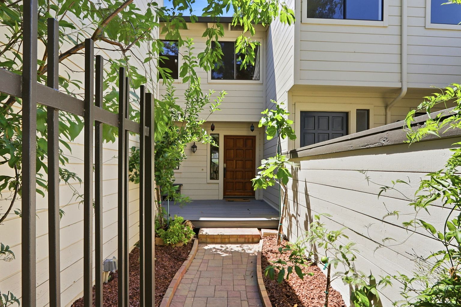102 Lancewood Pl photo 2