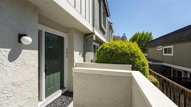 206 Michael Dr photo 2