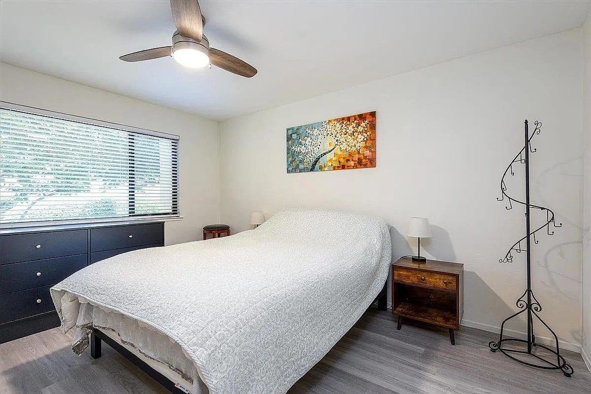 Available Now Is A Beautiful Condo Located In Campbell! photo 5