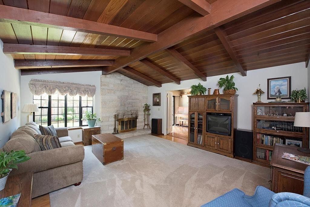 2240 Central Park Dr photo 3