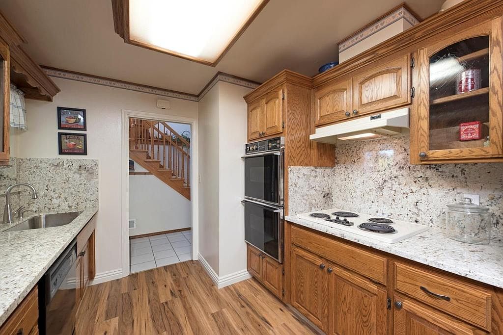 2240 Central Park Dr photo 5