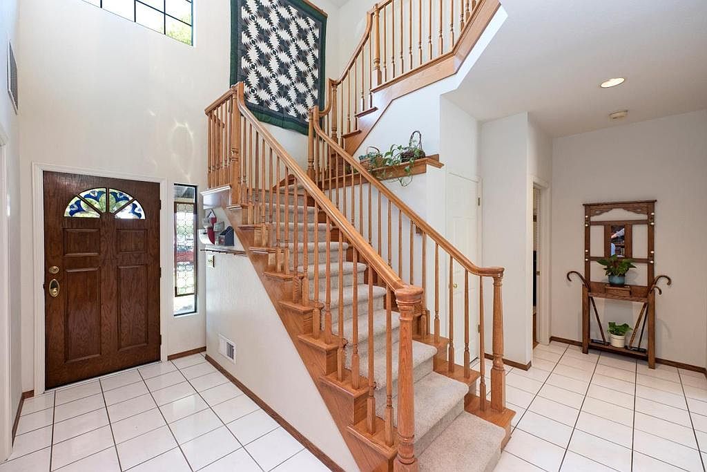 2240 Central Park Dr photo 2