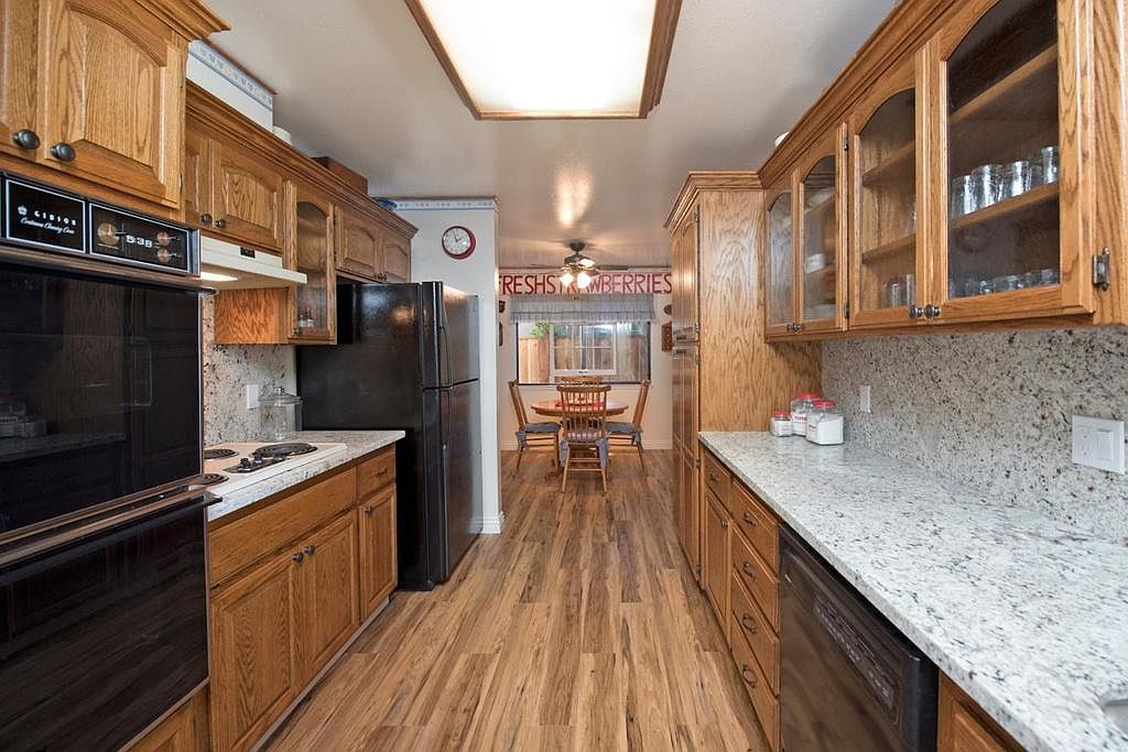 2240 Central Park Dr photo 4