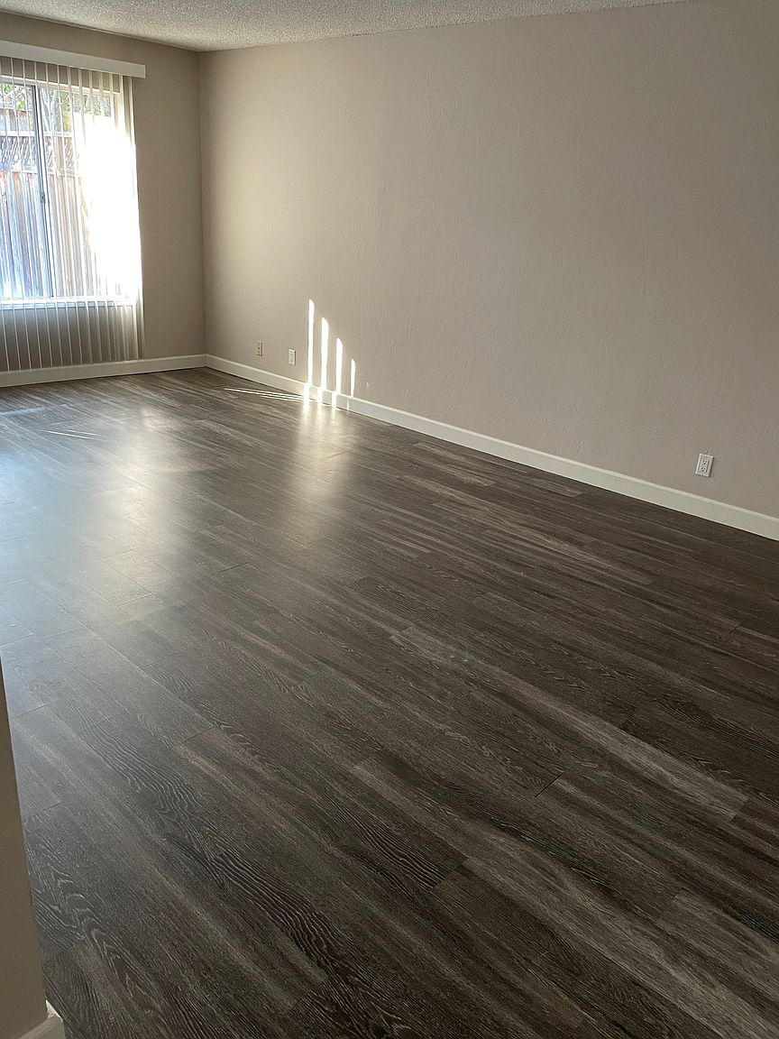 3187 Trinity Pl photo 2
