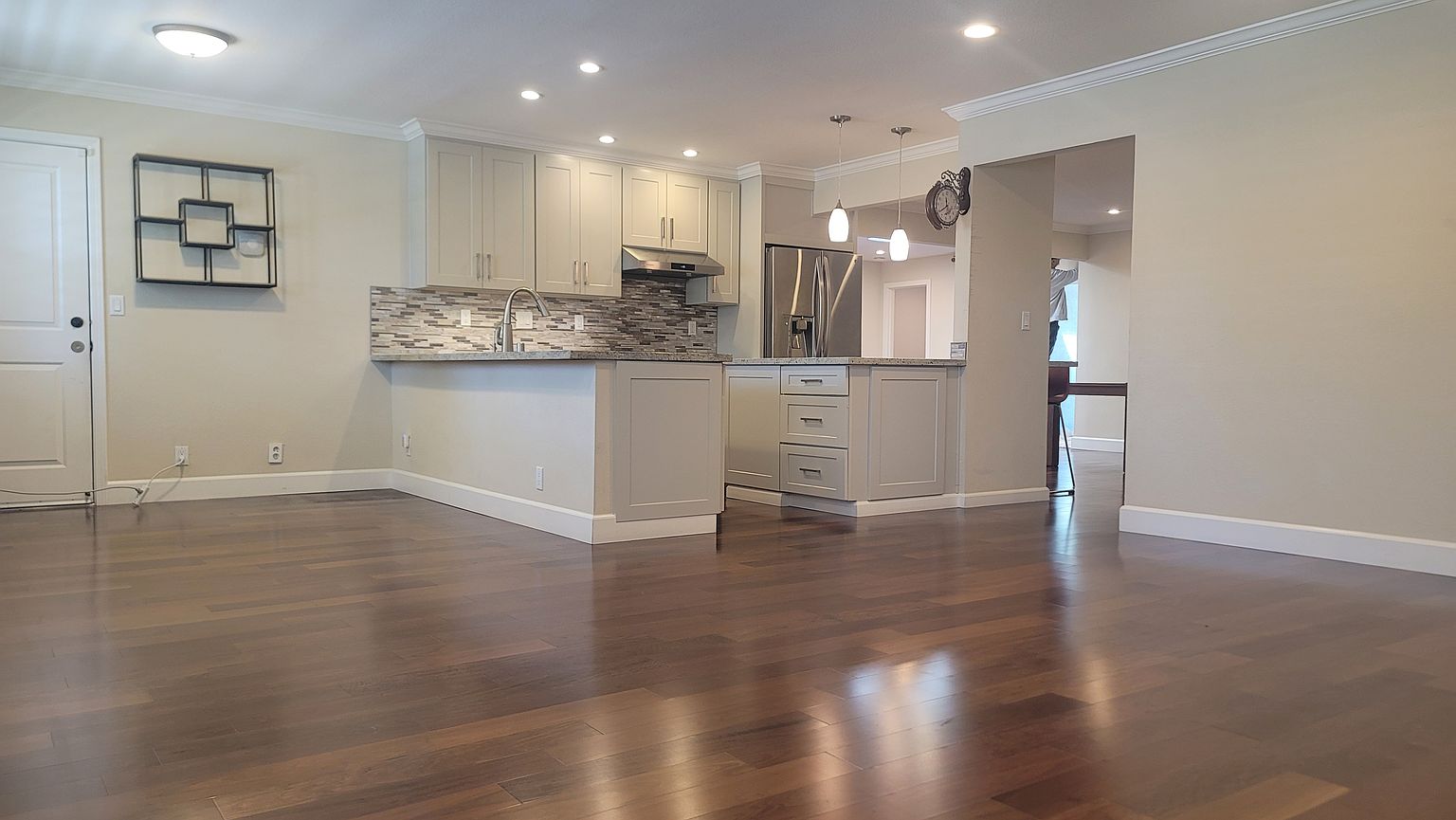1827 Gunston Way photo 3