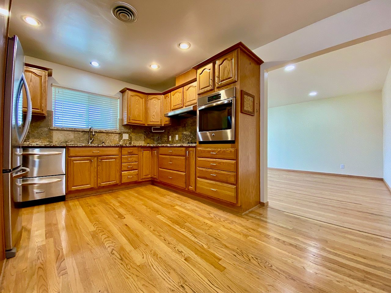 5025 Carm Ave photo 5