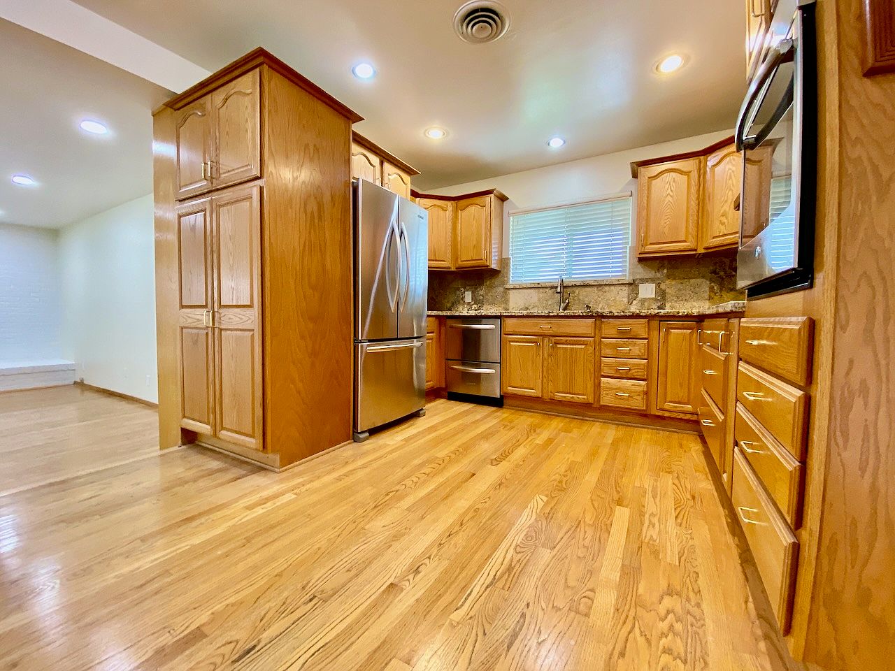 5025 Carm Ave photo 4