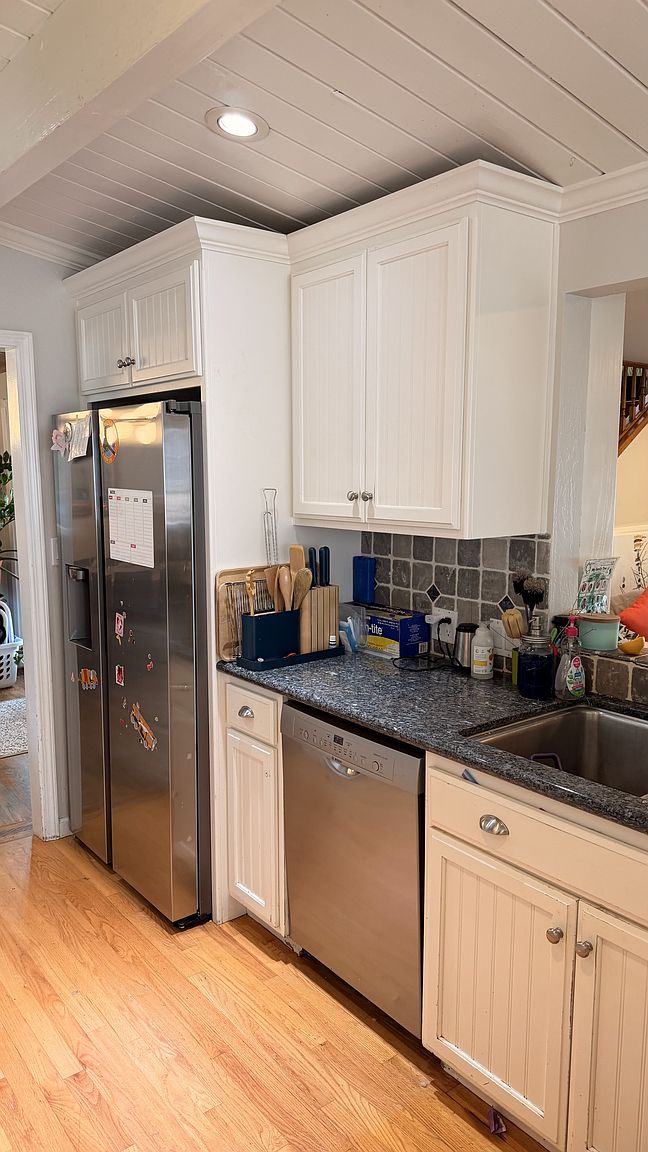 15105 Dickens Ave photo 5