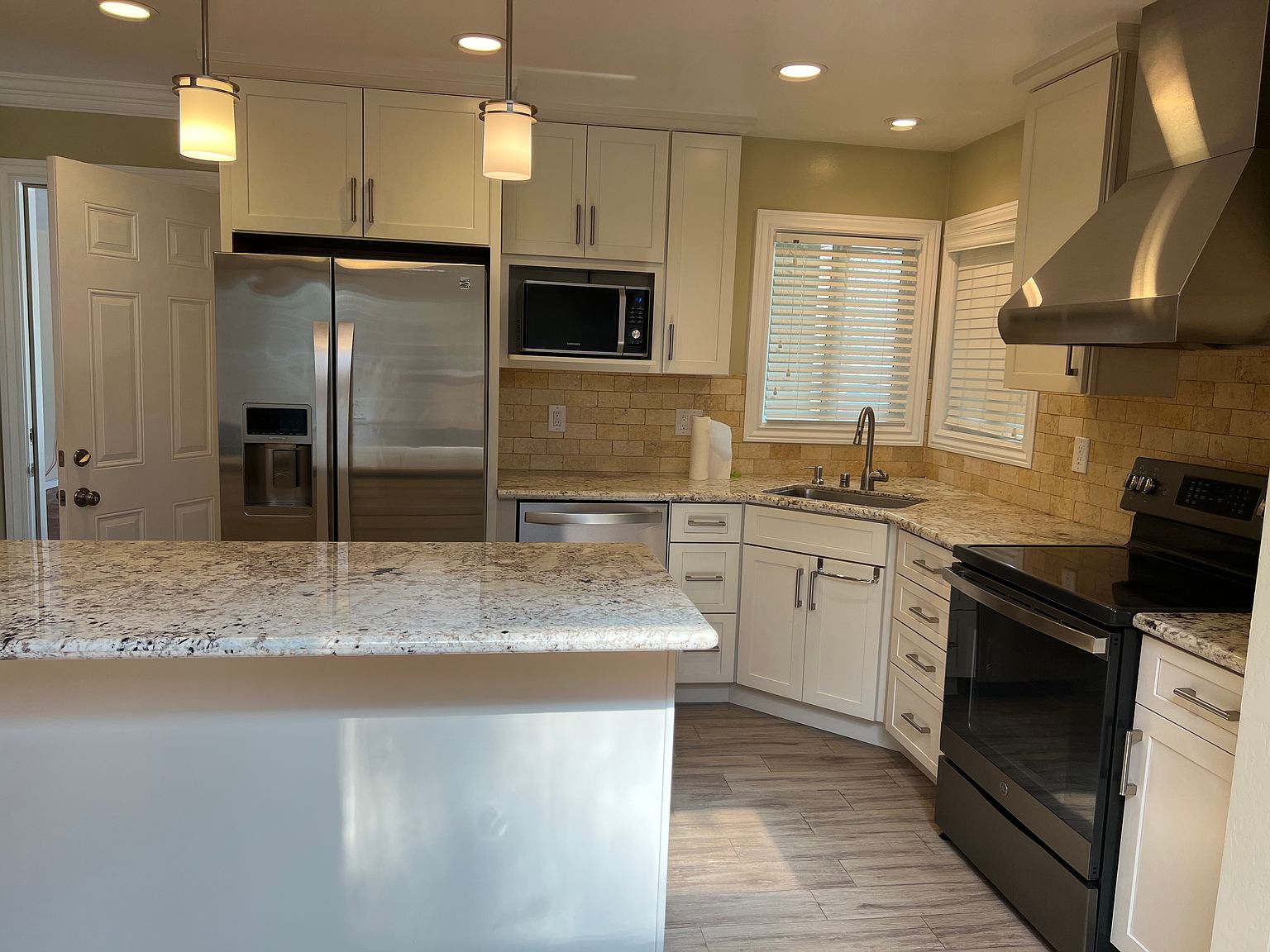 143 Highland Oaks Dr photo 2