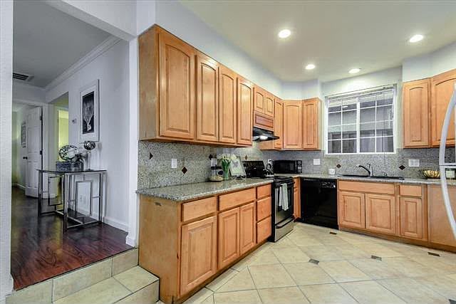 1526 Sanborn Ave photo 5