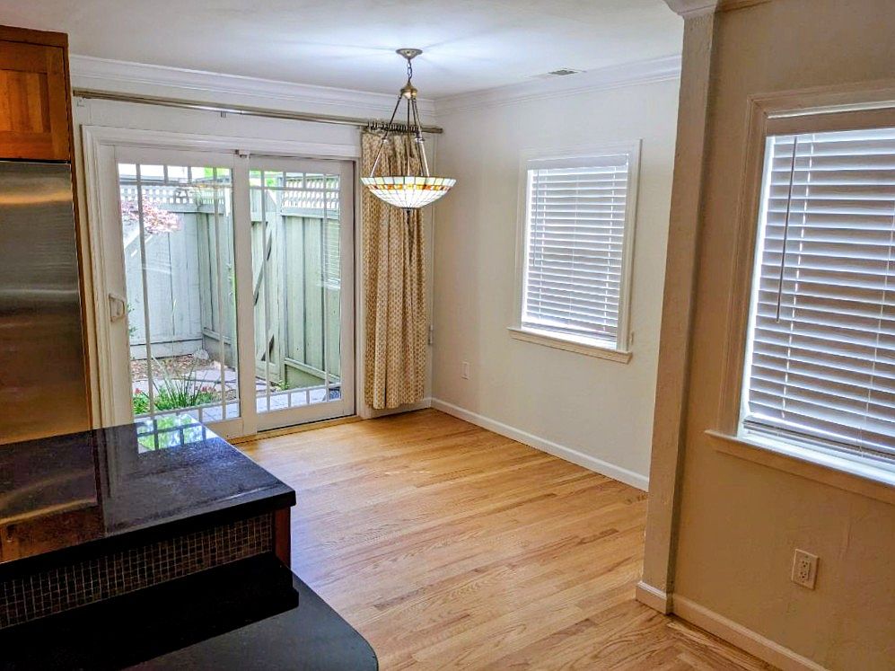 1826 Coastland Ave photo 5