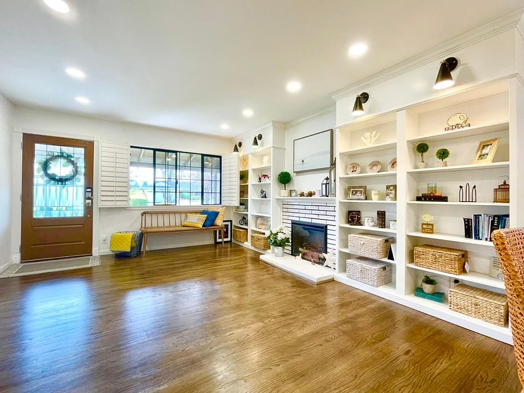 2628 Sutro Dr photo 5