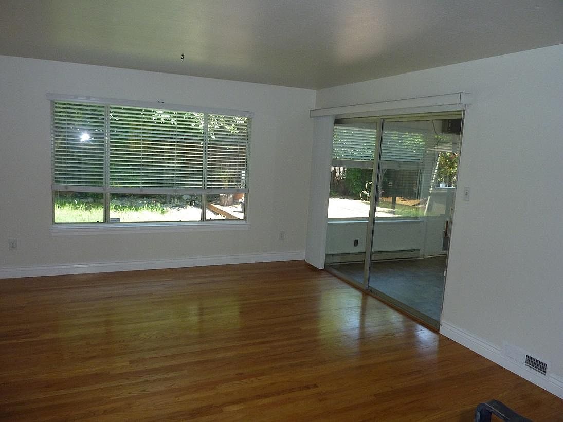 1603 Koch Ln photo 2