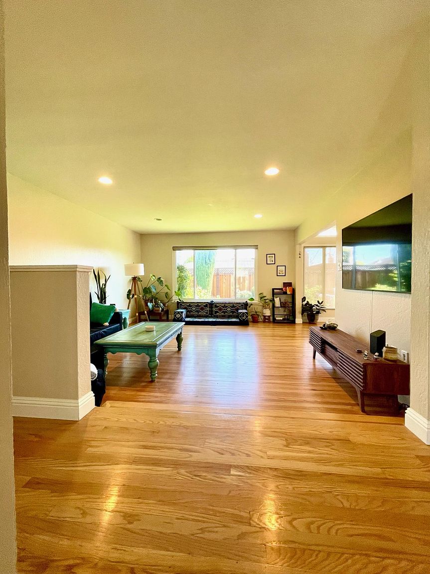 2646 Media Way photo 3
