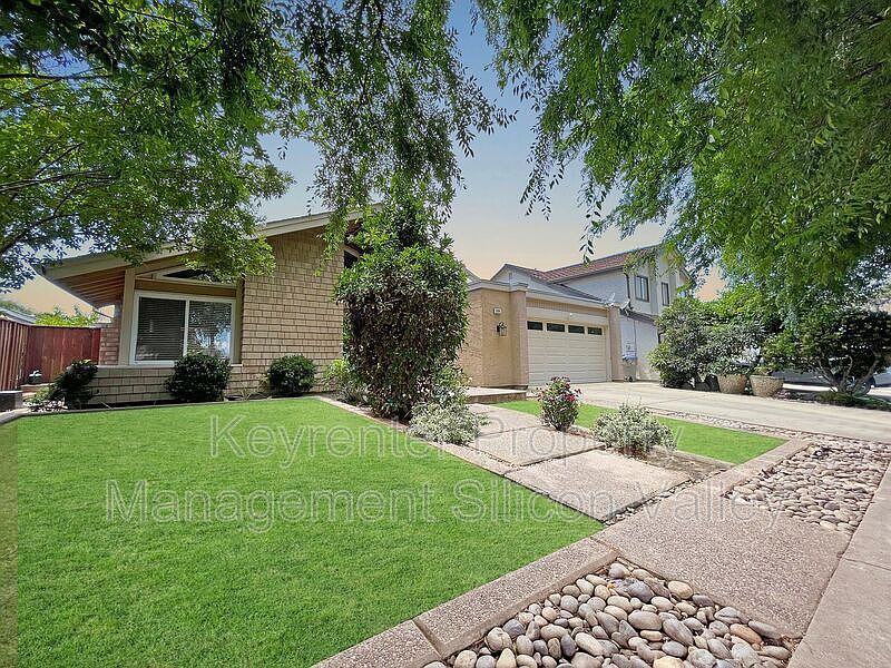 2261 Plummer Ave photo 5