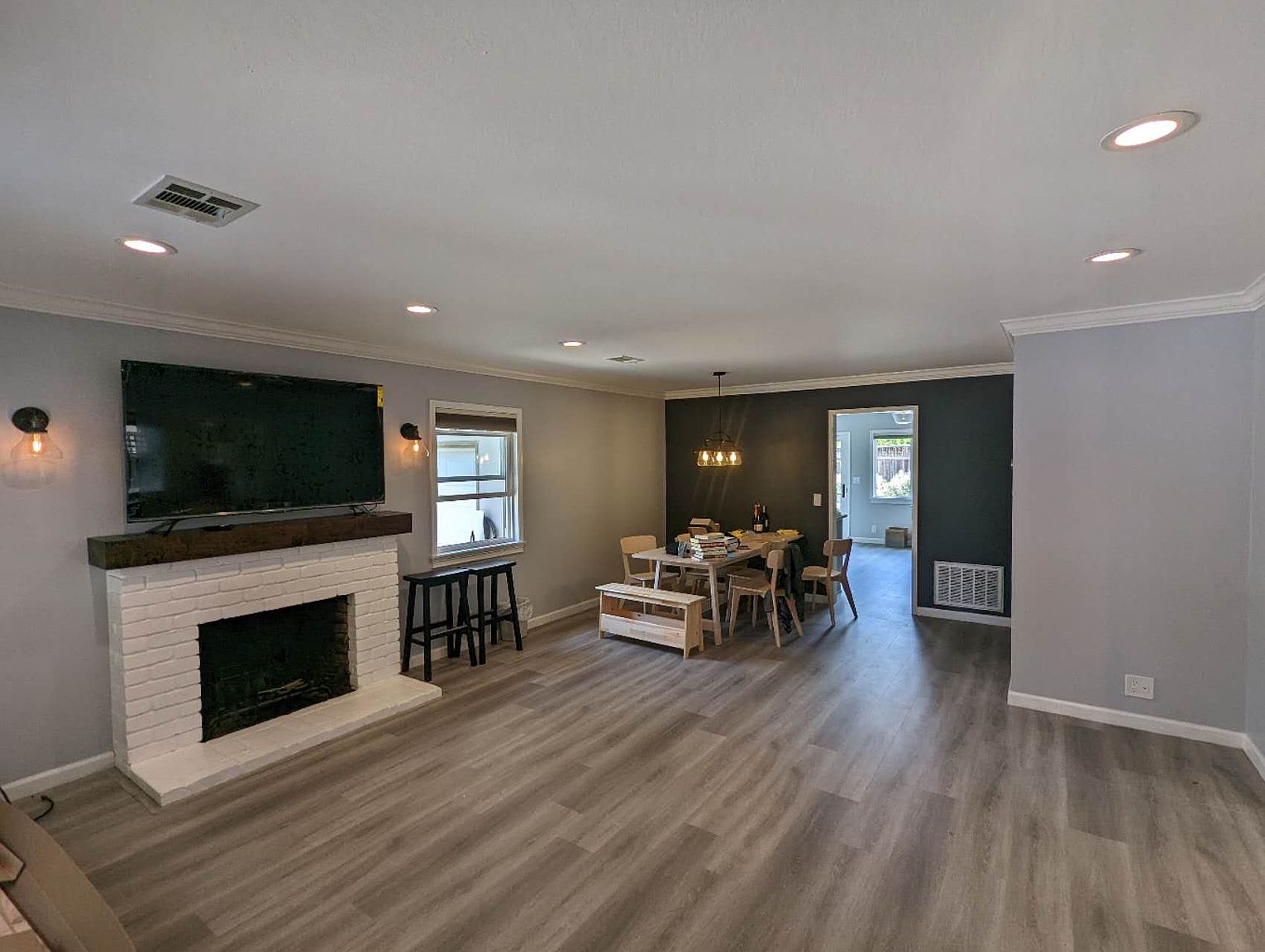 1446 Revere Ave photo 3