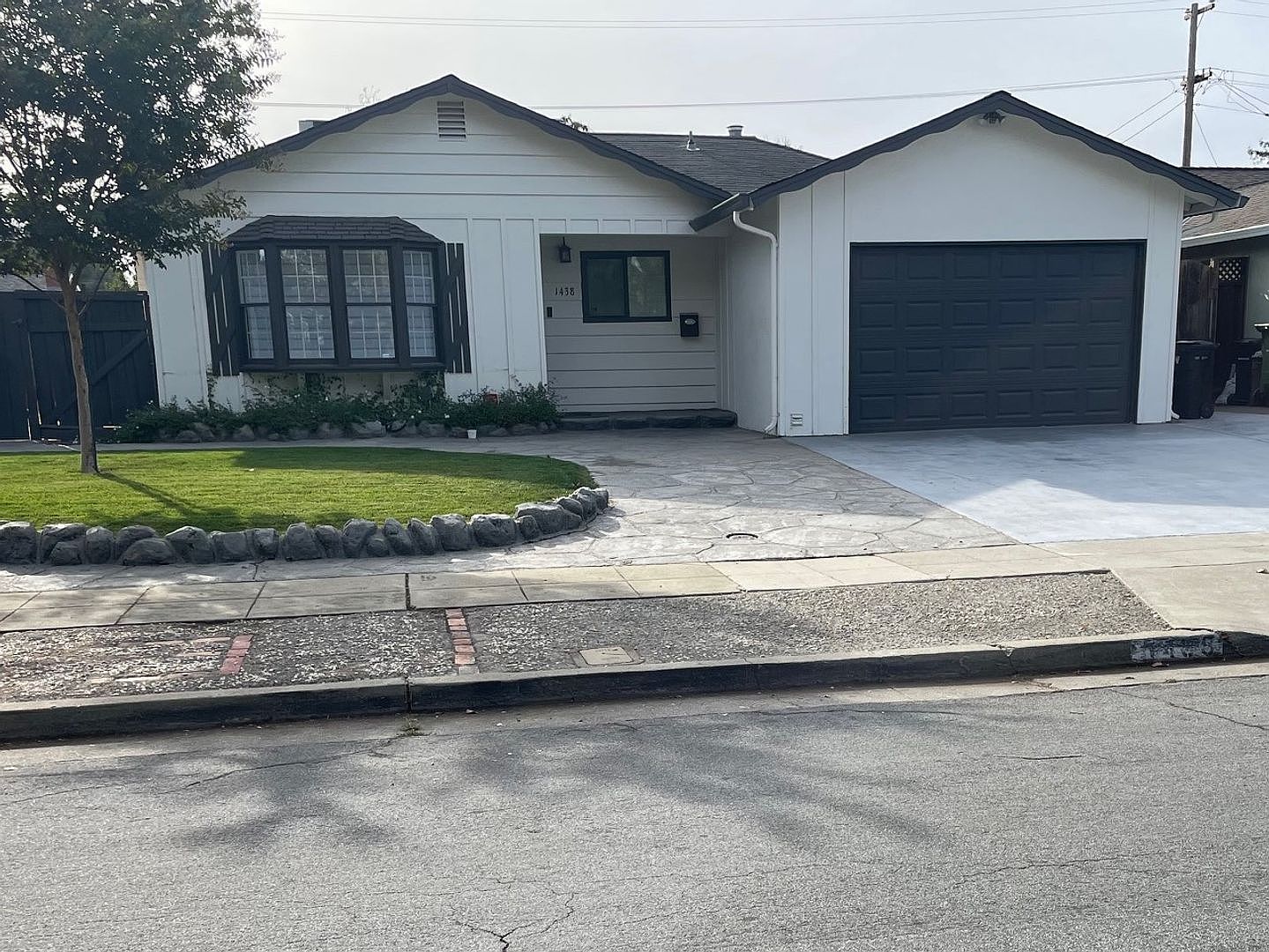 1438 Myrtle Ave photo 3