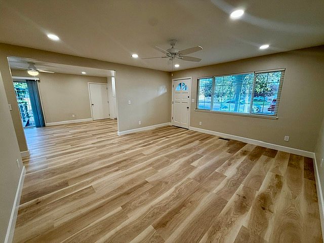 1401 Searcy Dr photo 3