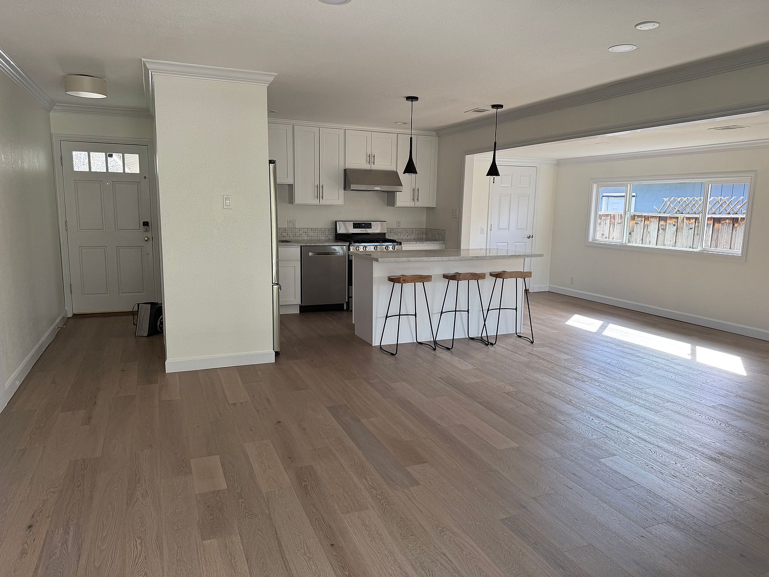 1333 Cherry Ct photo 2