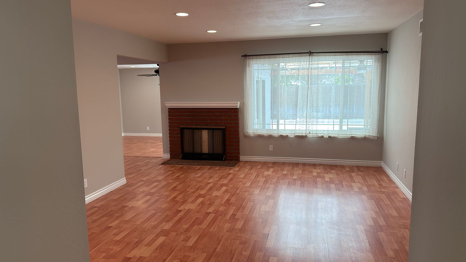 4782 Oyster Bay Dr photo 2