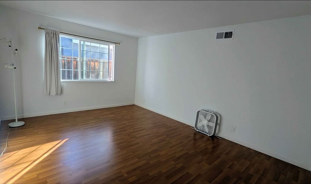 395 Greenpark Way photo 3