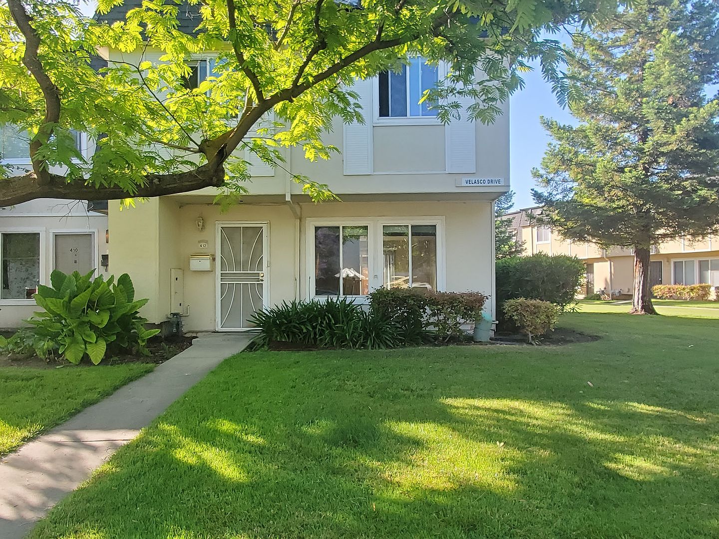 Townhouses on Velasco Dr · San Jose photo 2