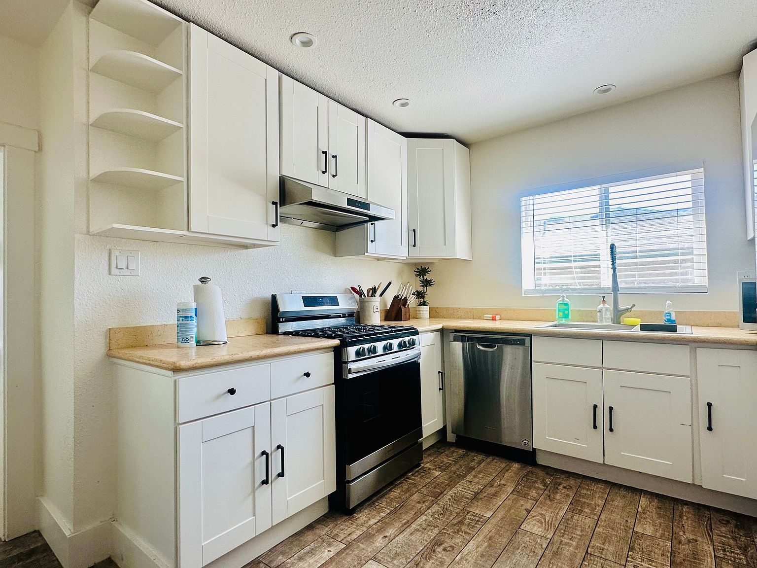159 Hollywood Ave photo 5