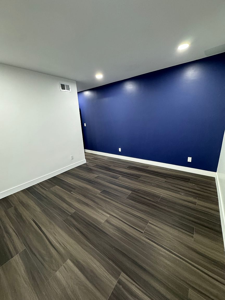 902 Thelma Way photo 3